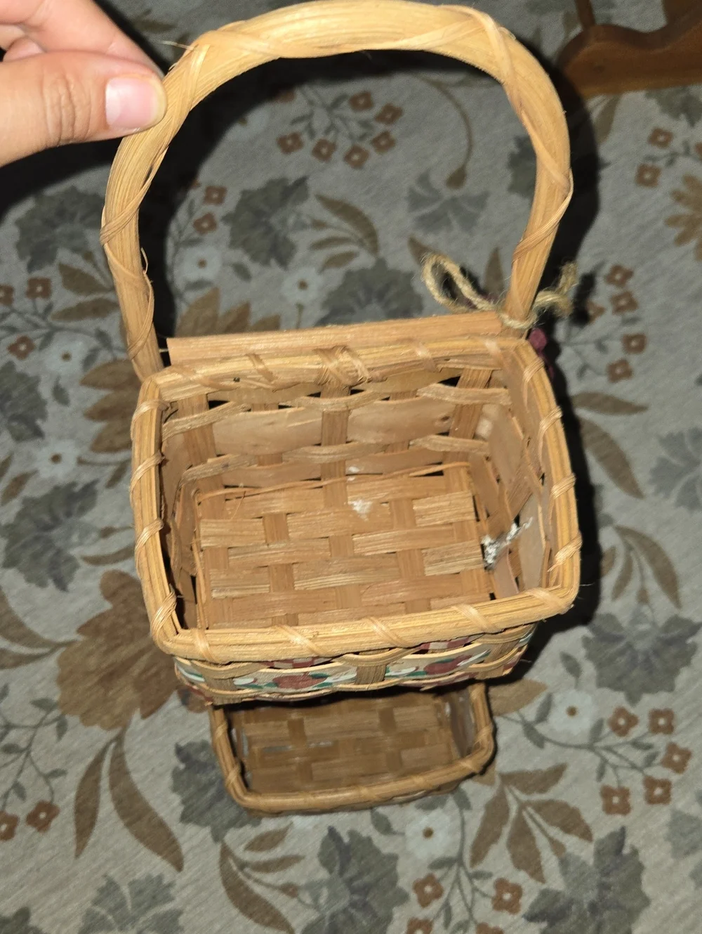 Vintage Country Style Apple Harvest Woven Wall Pocket Basket.